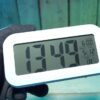 YIQI Horloge Réveil numérique Piles AAA Date température écran