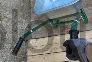 Assemblage Brouette 100L jardinage AIRAJ poignée