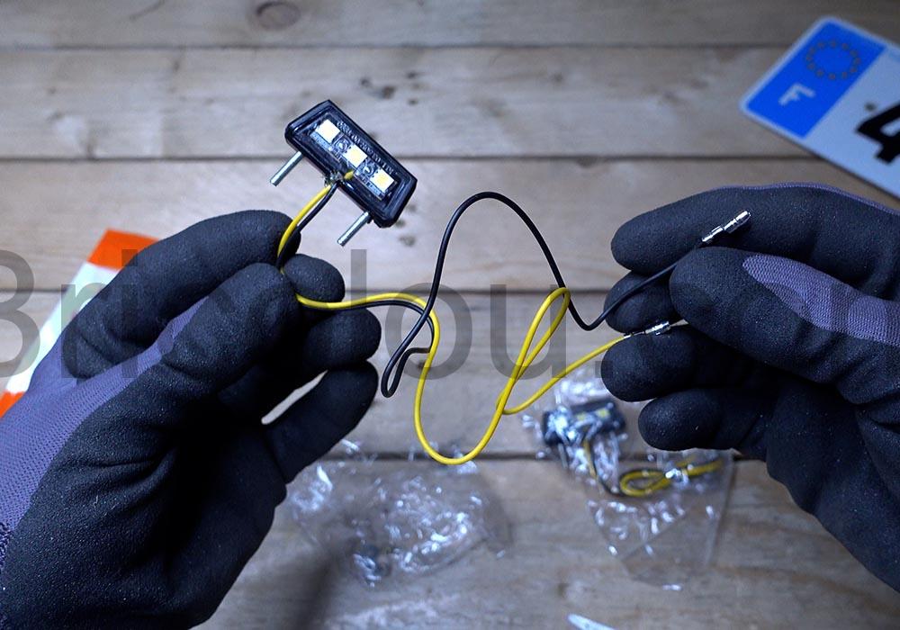 Eclairage plaque immatriculation moto remorque LED homologue fil Eclairage plaque immatriculation moto remorque LED homologué fil