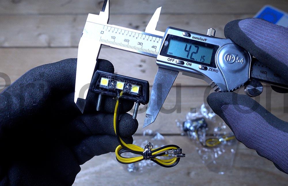 Eclairage plaque immatriculation moto remorque LED homologue largeur Eclairage plaque immatriculation moto remorque LED homologué largeur