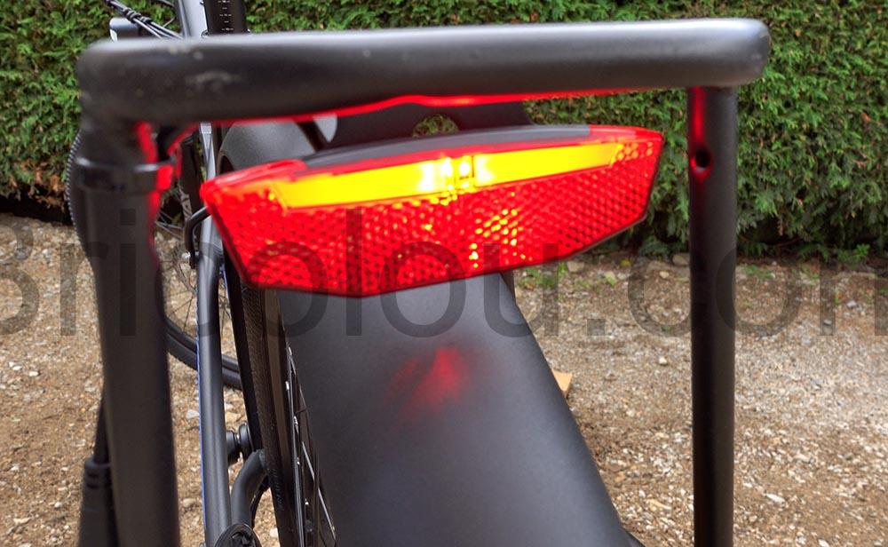 HITWAY Velo Assistance electrique 36V 11.2Ah 250W Shimano 21 Vitesses 26 pouces feu arriere HITWAY Vélo Assistance électrique 36V 11.2Ah 250W Shimano 21 Vitesses 26 pouces feu arriere