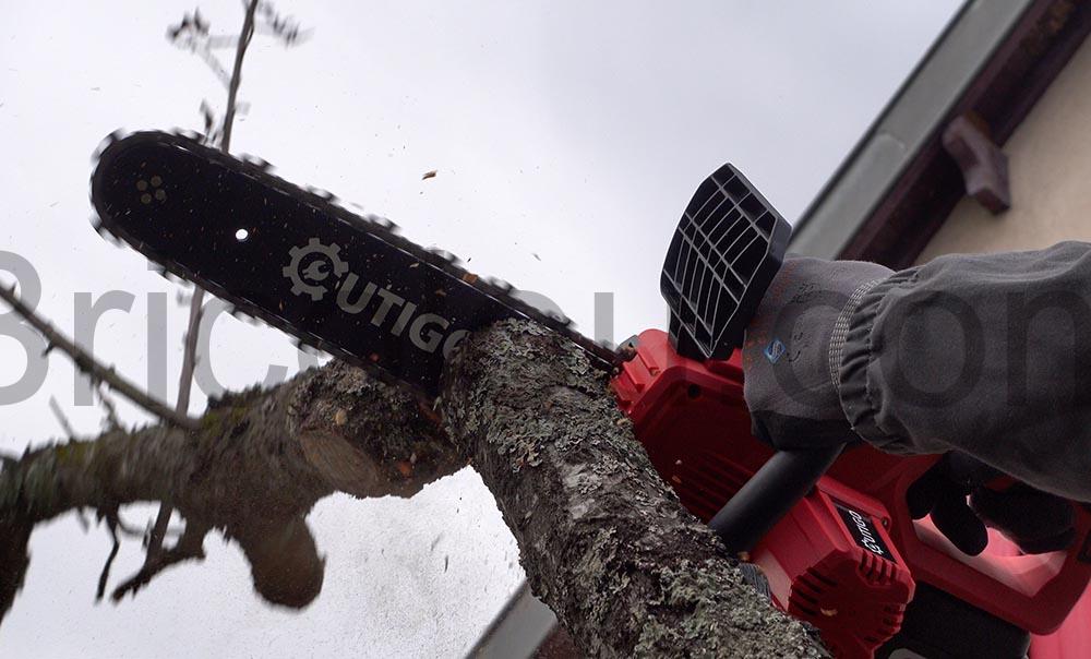 OUTIGO Tronconneuse electrique batterie sans fil KF12 branche OUTIGO Tronçonneuse électrique batterie sans fil KF12 branche