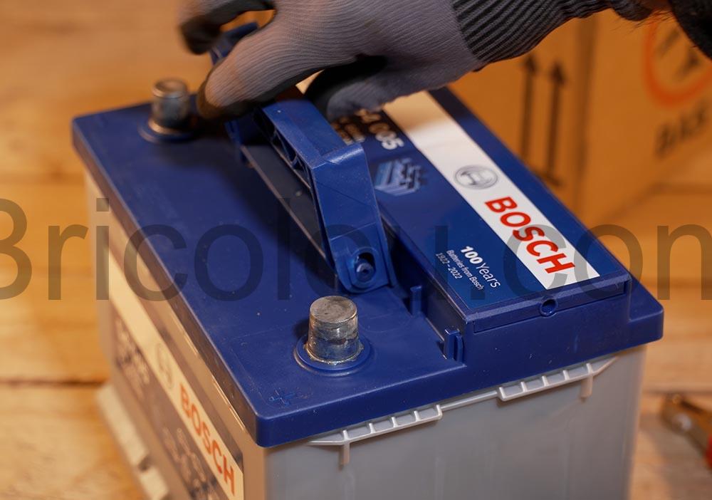 batterie Auto Dacia Lodgy Bosch S4005 60Ah 540A Plomb Acide poignee batterie Auto Dacia Lodgy Bosch S4005 60Ah 540A Plomb-Acide poignée