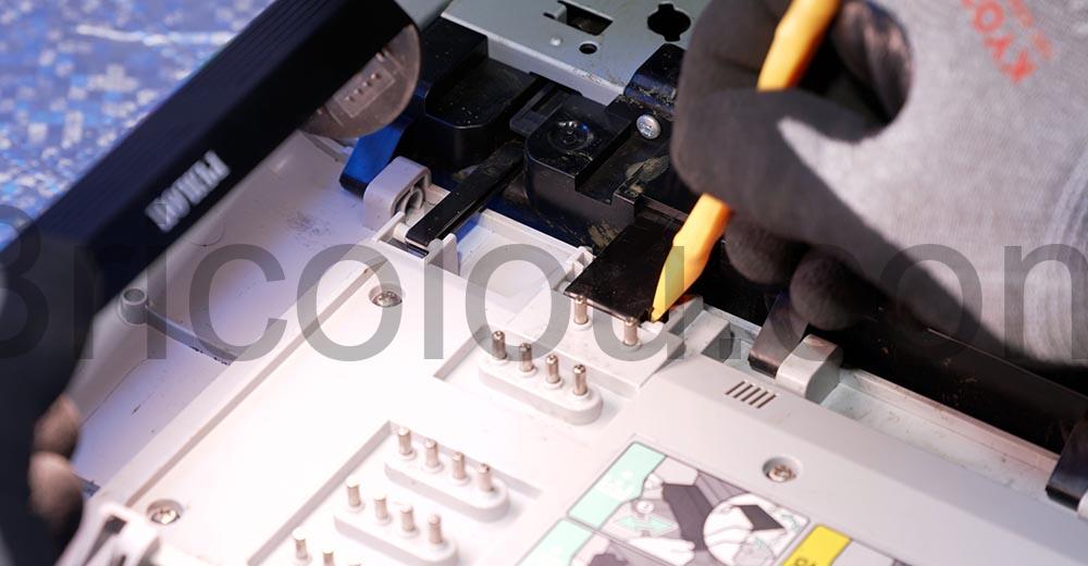 Comment reparer imprimante laser qui ne prend plus les feuilles Samsung CLP 365w plastique Comment réparer imprimante laser qui ne prend plus les feuilles (Samsung CLP-365w) plastique