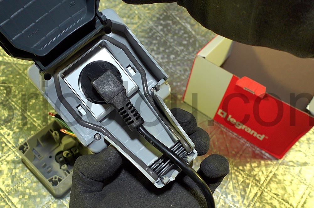 Legrand 090485 Prise exterieure Etanche IP66 Fiche Engagee Plexo coudee Legrand 090485 Prise extérieure Étanche IP66 Fiche Engagée Plexo coudée