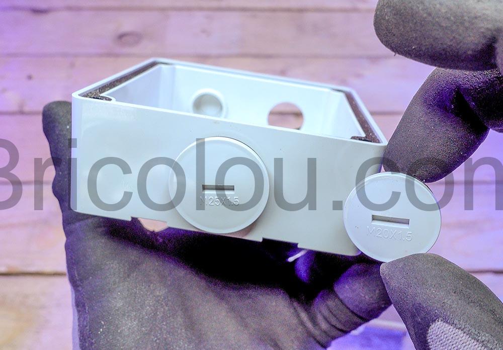 Prise exterieure murale Latrans 16A etanche IP66 plexy ronde bouchon Prise extérieure murale Latrans 16A étanche IP66 plexy ronde bouchon