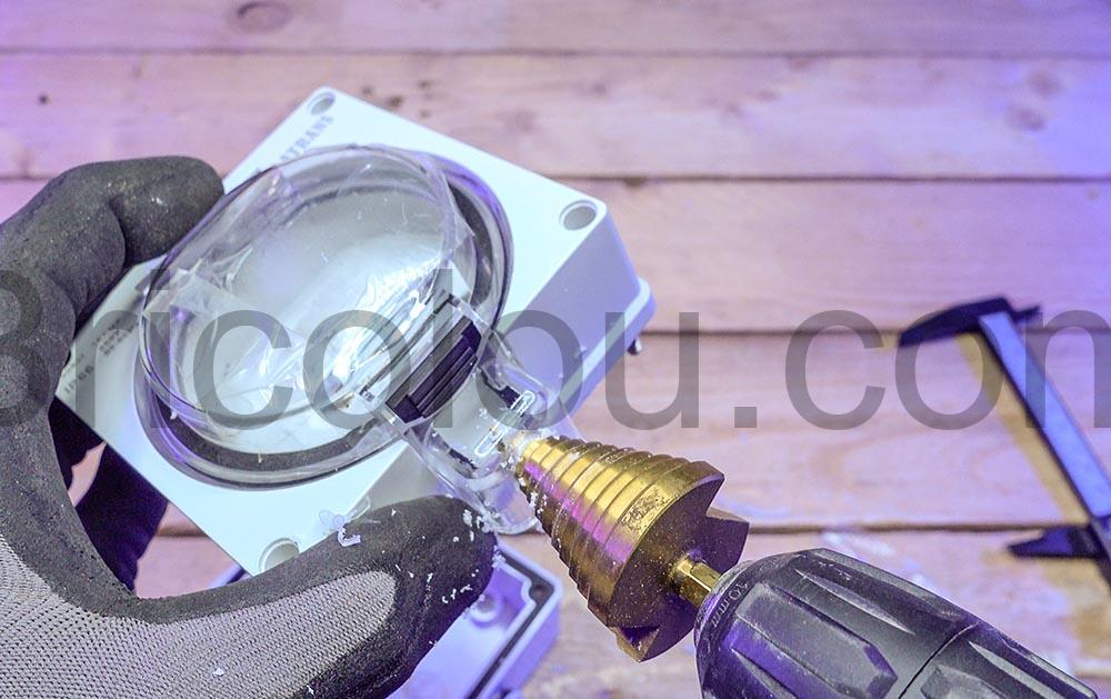 Prise exterieure murale Latrans 16A etanche IP66 plexy ronde percage Prise extérieure murale Latrans 16A étanche IP66 plexy ronde percage