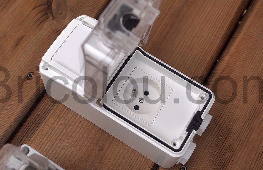 Quelle est la meilleure prise exterieure etanche pour brancher son kit solaire interupteur Quelle est la meilleure prise extérieure étanche pour brancher son kit solaire interupteur