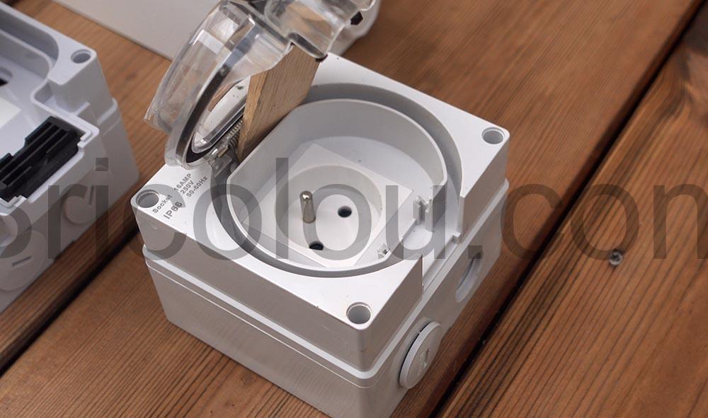 Quelle est la meilleure prise exterieure etanche pour brancher son kit solaire latrans Quelle est la meilleure prise extérieure étanche pour brancher son kit solaire latrans