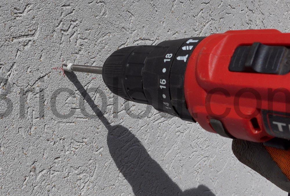 Comment fixer un objet lourd dans lisolation exterieure Fischer Thermax visseuse Comment fixer un objet lourd dans l'isolation extérieure Fischer Thermax visseuse