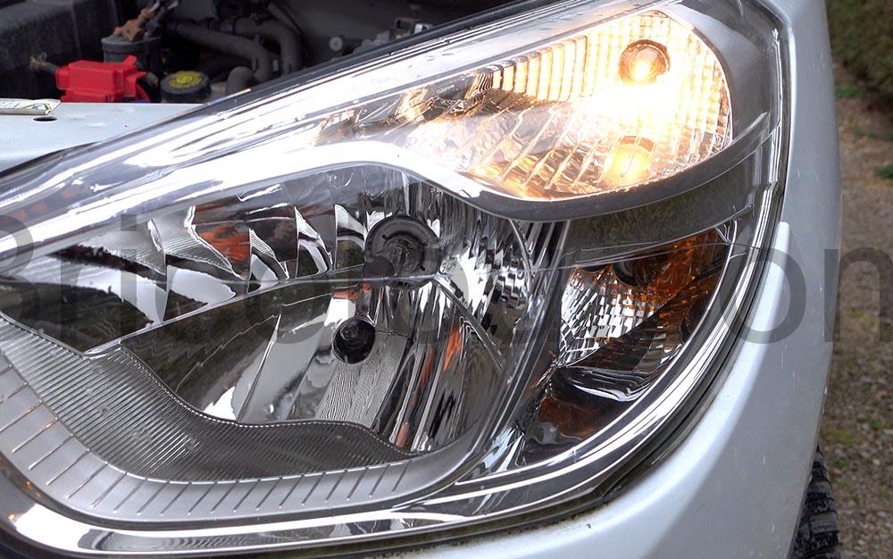 Dacia Osram 21W changer ampoule Lodgy feu de jour gauche Dacia Osram 21W changer ampoule Lodgy feu de jour gauche