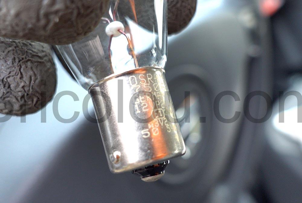 Dacia Osram 21W changer ampoule Lodgy feu de jour osram Dacia Osram 21W changer ampoule Lodgy feu de jour osram