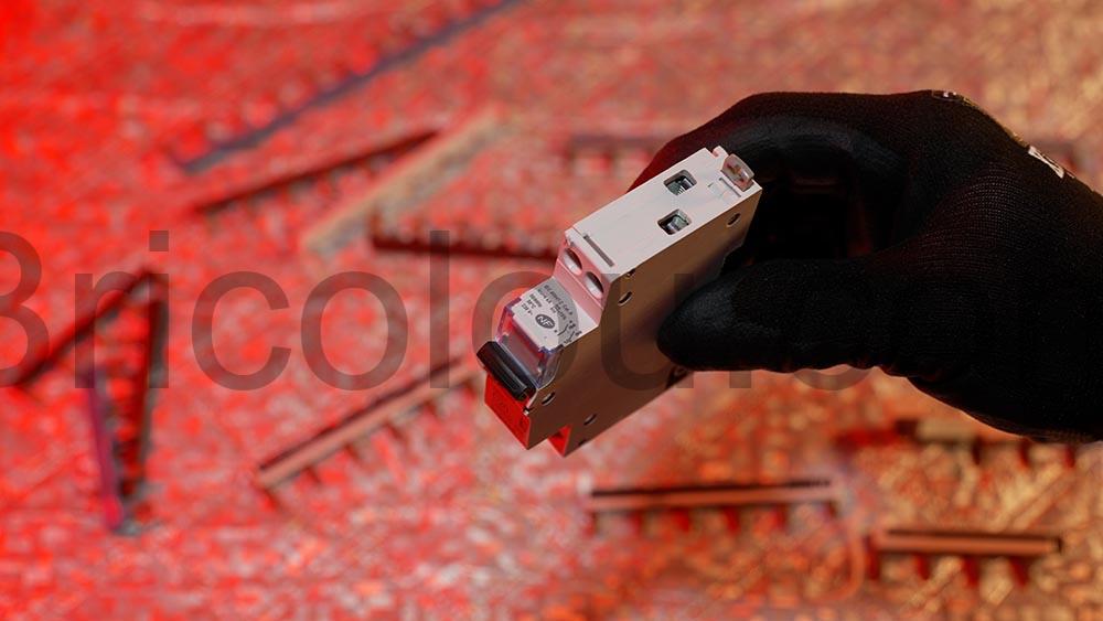 Legrand LEG406775 Disjoncteur 20 A Courbe C Broche sortie Legrand LEG406775 Disjoncteur 20 A Courbe C Broche sortie