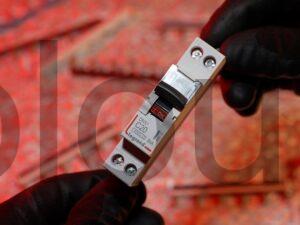 Legrand LEG406775 Disjoncteur 20 A Courbe C devant Legrand LEG406775 Disjoncteur 20 A Courbe C devant