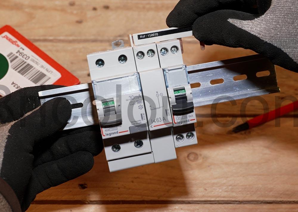 Legrand LEG406775 Disjoncteur 20 A Courbe C peigne Legrand LEG406775 Disjoncteur 20 A Courbe C peigne