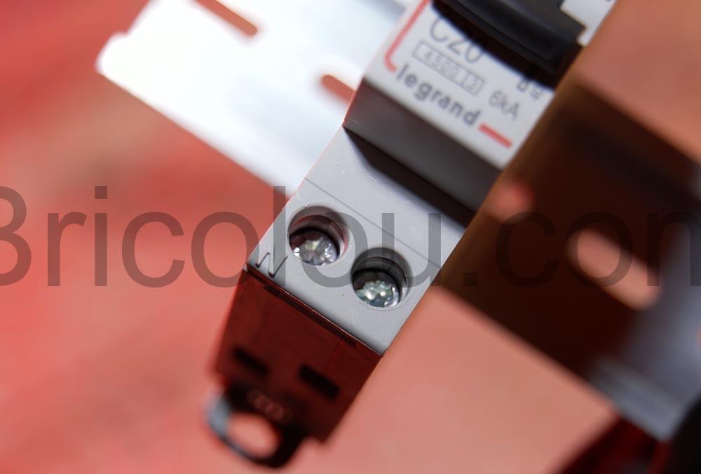 Legrand LEG406775 Disjoncteur 20 A Courbe C vis Legrand LEG406775 Disjoncteur 20 A Courbe C vis