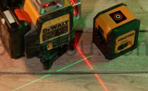 Nikotek Niveau Laser Auto-nivelant Faisceau Vert Croisé DeWalt