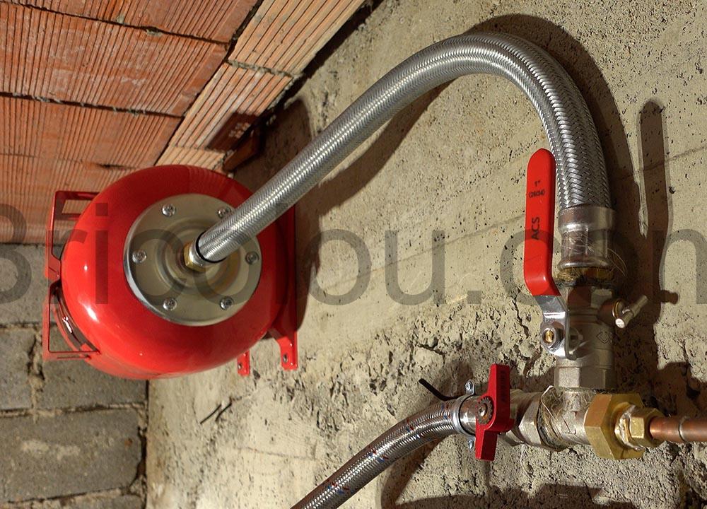 WilTec 24 Litres vase ballon dexpansion pour pompe robinet WilTec 24 Litres vase ballon d'expansion pour pompe robinet