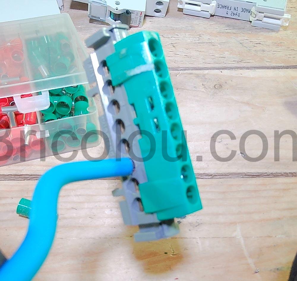 Comment mettre une cosse de 16mm² dans un connecteur de 16mm² 004832 Legrand Comment mettre une cosse de 16mm² dans un connecteur de 16mm² 004832 Legrand