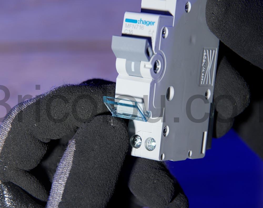 Hager Disjoncteur 16a 3ka courbe c MFN716 fenetre Hager Disjoncteur 16a 3ka courbe c MFN716 fenetre