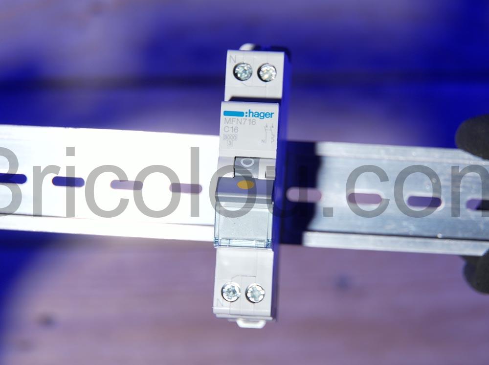Hager Disjoncteur 16a 3ka courbe c MFN716 pose Hager Disjoncteur 16a 3ka courbe c MFN716 posé