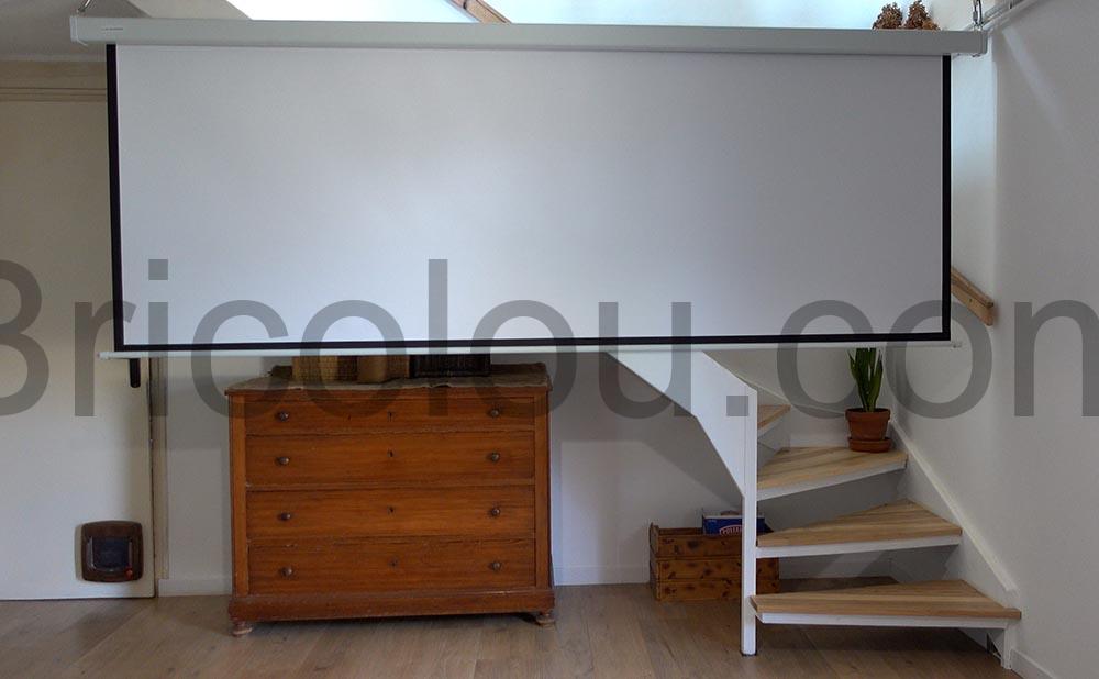 LuxScreen Ecran de Projection motorise 120 pouces double telecommandes silencieux geant LuxScreen Écran de Projection motorisé 120 pouces double télecommandes silencieux geant