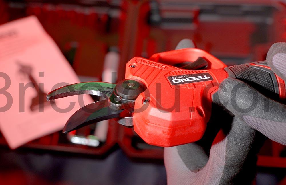 TEENO Secateur Electrique Sans Fil CD601 dessus TEENO Sécateur Électrique Sans Fil CD601 dessus