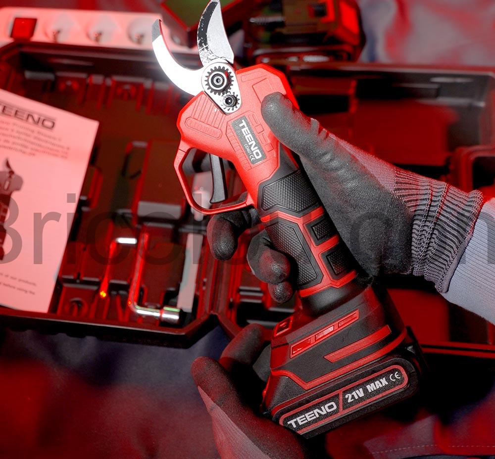 TEENO Secateur Electrique Sans Fil CD601 ouverture TEENO Sécateur Électrique Sans Fil CD601 ouverture