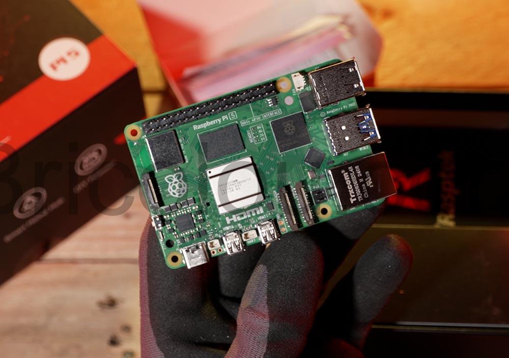 iRasptek Raspberry Pi 5 8 Go 64Go Raspberry Pi OS preinstalle face iRasptek Raspberry Pi 5 8 Go 64Go Raspberry Pi OS préinstallé face