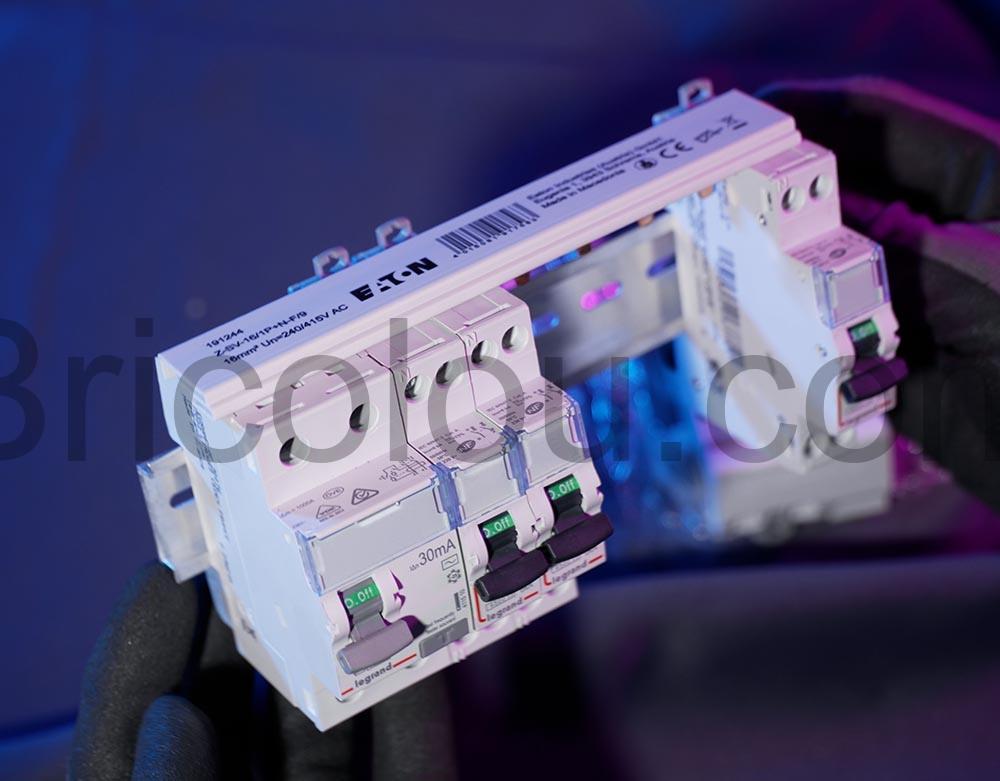 Eaton Barrette pontage disjoncteur horizontale 63A Z SV 161PN F9 legrand Eaton Barrette pontage disjoncteur horizontale 63A Z-SV-161P+N-F9 legrand