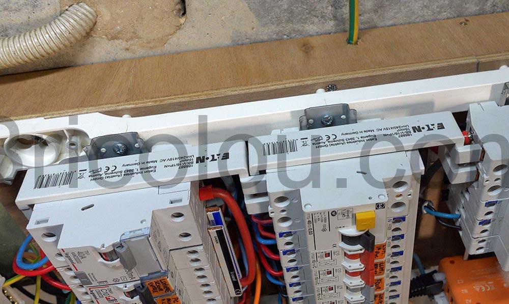 Eaton RVF BB V 161PN Barrette de pontage disjoncteur tableau electrique 80 A Eaton RVF- BB-V-161P+N Barrette de pontage disjoncteur tableau électrique 80 A