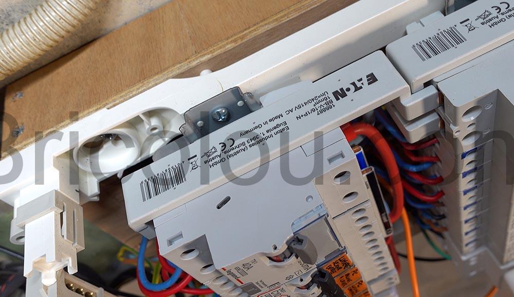 Eaton RVF BB V 161PN Barrette de pontage disjoncteur tableau electrique verticale 80 A Legrand Eaton RVF- BB-V-161P+N Barrette de pontage disjoncteur tableau électrique verticale 80 A Legrand