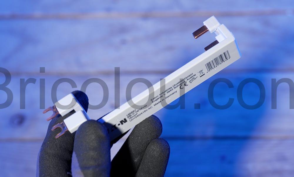 Eaton RVF BB V 161PN Barrette de pontage disjoncteur tableau electrique verticale 80 A Eaton RVF- BB-V-161P+N Barrette de pontage disjoncteur tableau électrique verticale 80 A