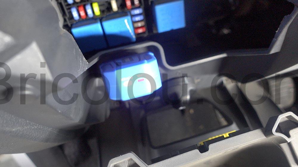 Dongle OBD2 Auto Diagnostic Scanner Bluetooth Moniteur de Performance du Vehicule UWALK branchee Dongle OBD2 Auto Diagnostic Scanner Bluetooth Moniteur de Performance du Véhicule UWALK branchée