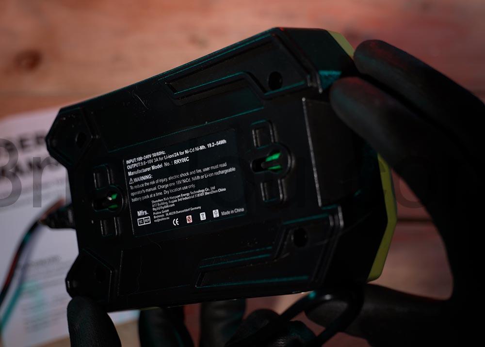 compatible Ryobi ONE plus chargeur fixation mur compatible Ryobi ONE plus chargeur fixation mur