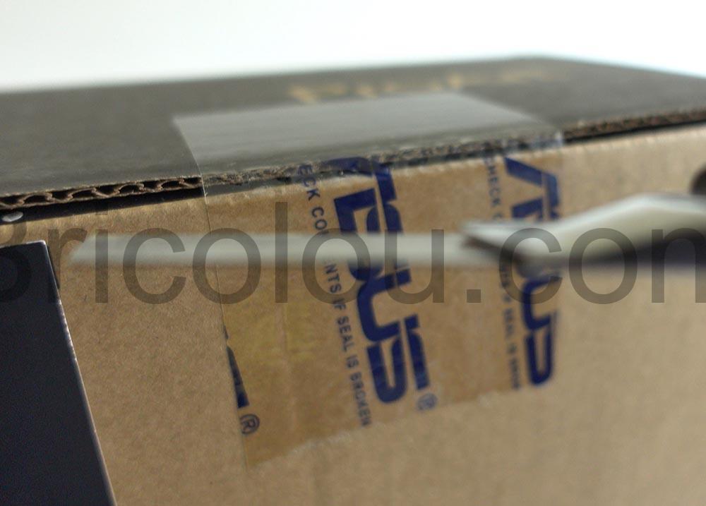 01 Le boite Asus Ecran 5K Asus ProArt Display PA27JCV scotch 01 Le boite Asus Ecran 5K Asus ProArt Display PA27JCV scotch