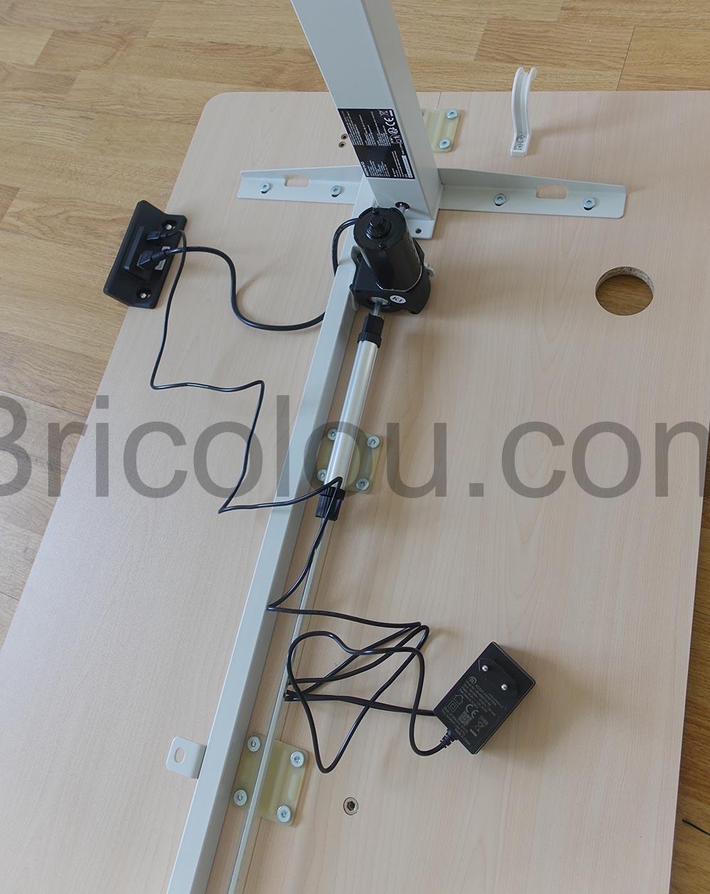 Bureau HOMAVO electrique table motorise hauteur alimentation Bureau HOMAVO électrique table motorisé hauteur alimentation