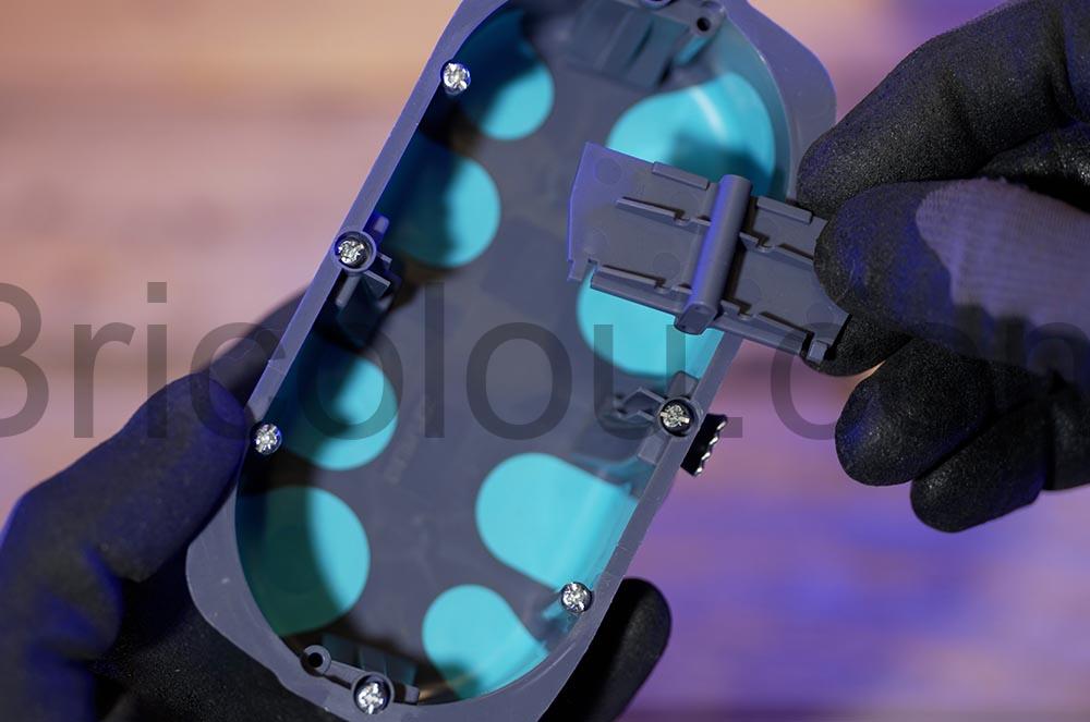 Debflex Boite derivation electrique 2 Postes Multimateriaux Stop Air Diametre 67mm x 40mm Entraxe 71mm intercalaire Debflex Boite dérivation électrique 2 Postes Multimatériaux Stop Air Diamètre 67mm x 40mm Entraxe 71mm intercalaire