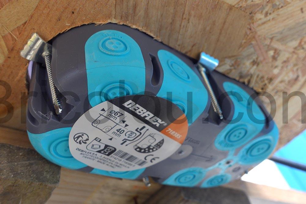 Debflex Boite derivation electrique 2 Postes Multimateriaux Stop Air Diametre 67mm x 40mm Entraxe 71mm maintient Debflex Boite dérivation électrique 2 Postes Multimatériaux Stop Air Diamètre 67mm x 40mm Entraxe 71mm maintient