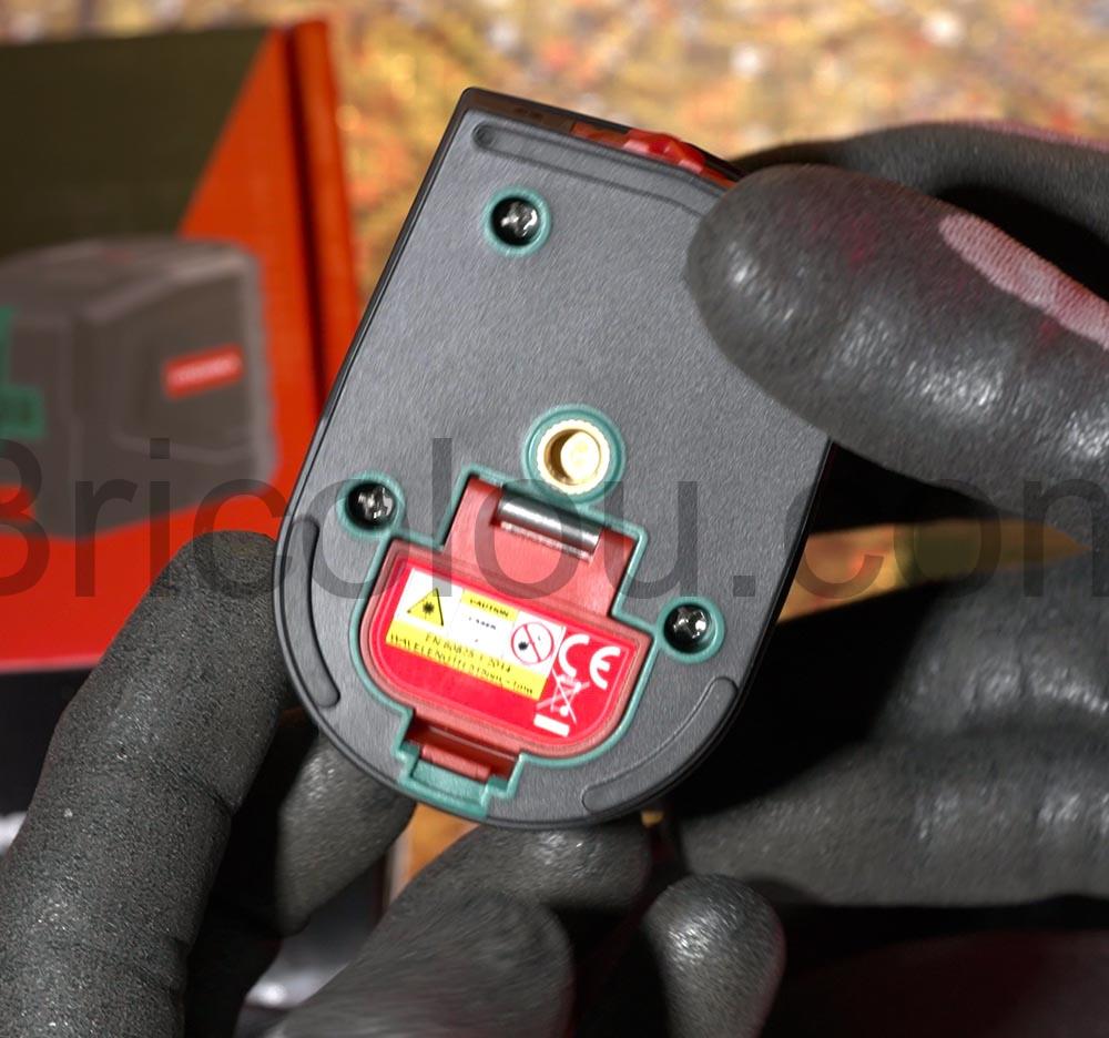 HYCHIKA Niveau Laser croix Vert Autonivelant PT0204B dessous HYCHIKA Niveau Laser croix Vert Autonivelant PT0204B dessous