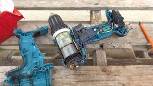 Comment Réparer visseuse Makita DDF 482 (seule la LED s'allume).thumb