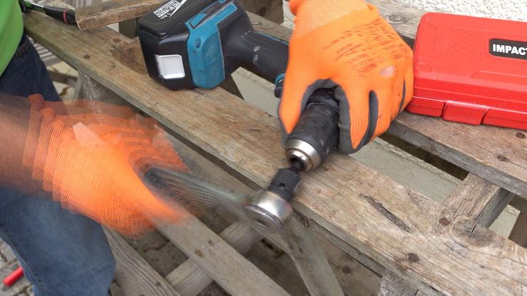 # Comment débloquer mandrin gripé Makita visseuse DDF485. thumb