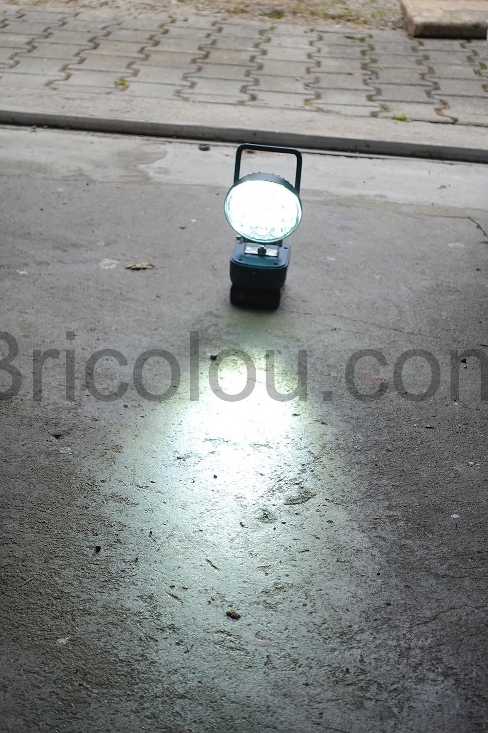 Lampe de travail phare LED sans fil pour Bosch 18V 42W sortie USB SKYWORLD sol Lampe de travail phare LED sans fil pour Bosch 18V 42W sortie USB SKYWORLD sol