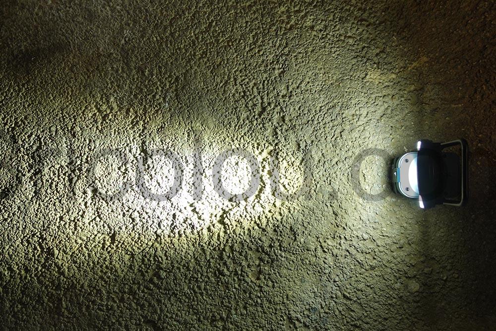 Lampe de travail phare LED sans fil pour Bosch 18V 42W sortie USB SKYWORLD traine Lampe de travail phare LED sans fil pour Bosch 18V 42W sortie USB SKYWORLD trainé