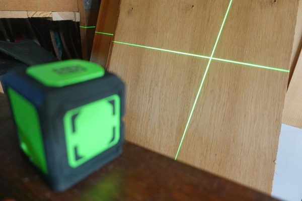 Niveau Laser vert Autonivelant Croisé avec Trépied Autonivelant Croisé Rechargeable Lytool bois