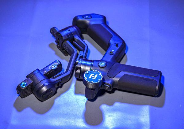 SCORP Mini-3-Pro Stabilisateur Gimbal caméra et smartphone FeiyuTech.Table
