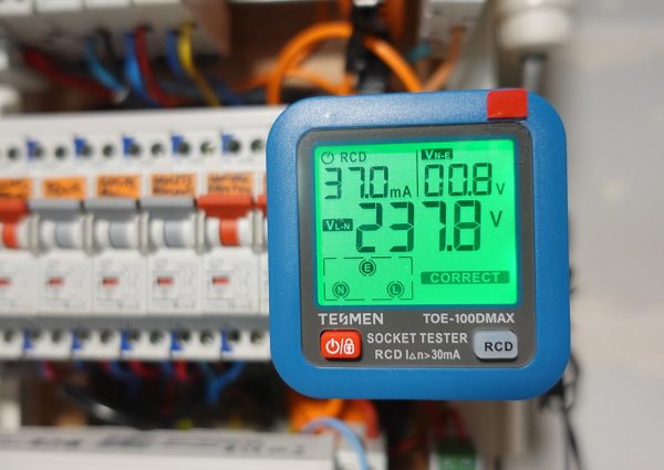 Testeur de prise électrique TOE-100DMAX TESMEN correct