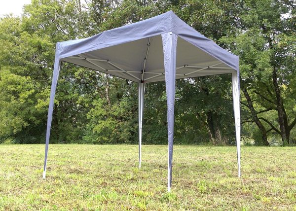 Tente grise 2 x 2 vue dessous