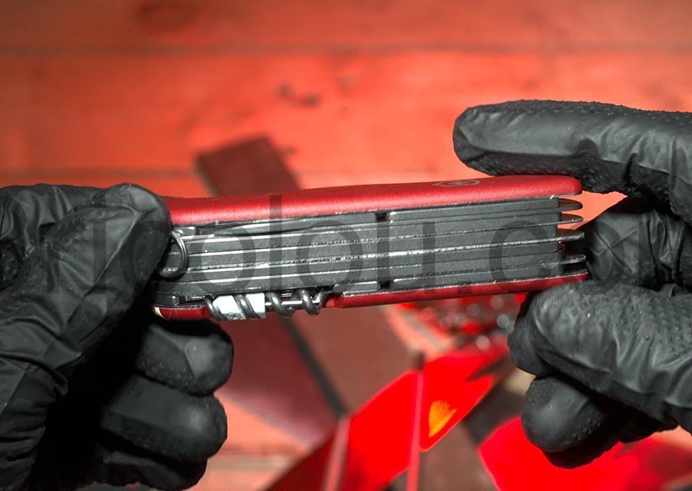 Victorinox Couteau Suisse Work Champ 21 Fonctions Rouge Victorinox Couteau Suisse Work Champ 21 Fonctions Rouge Victorinox.dessus