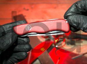 Victorinox Couteau Suisse Work Champ 21 Fonctions Rouge Victorinox.logo